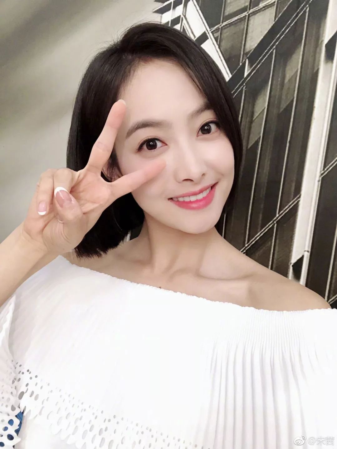 杨幂发际线后移造型,杨幂发际线后移现状