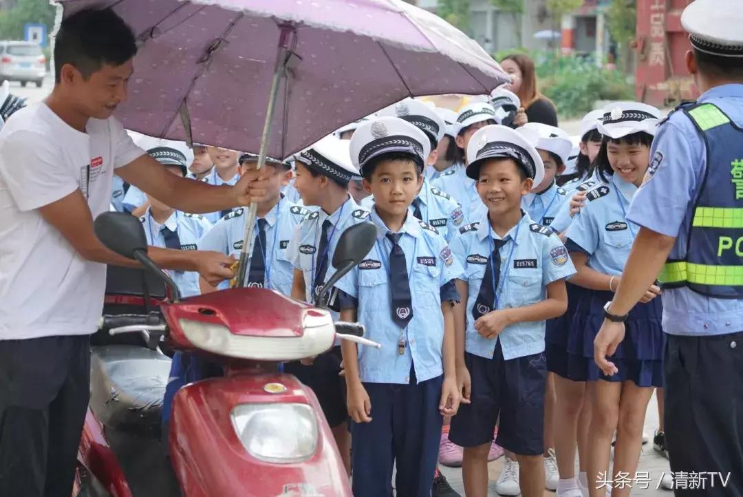 小学生当交警感受,成为交警