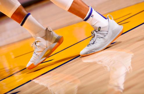 今日球场战靴鉴赏：奥迪的拉链鞋