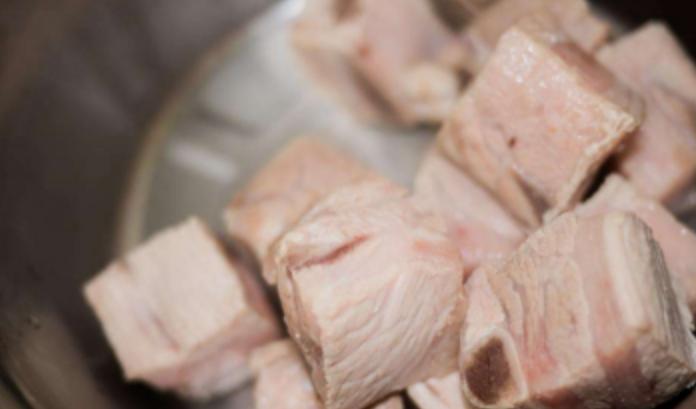 排骨软烂不柴的办法,排骨越炖越老怎么补救