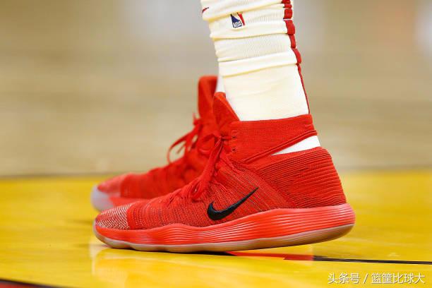 月球漫步者致敬迈克尔-杰克逊！10月9日NBA球鞋赏析