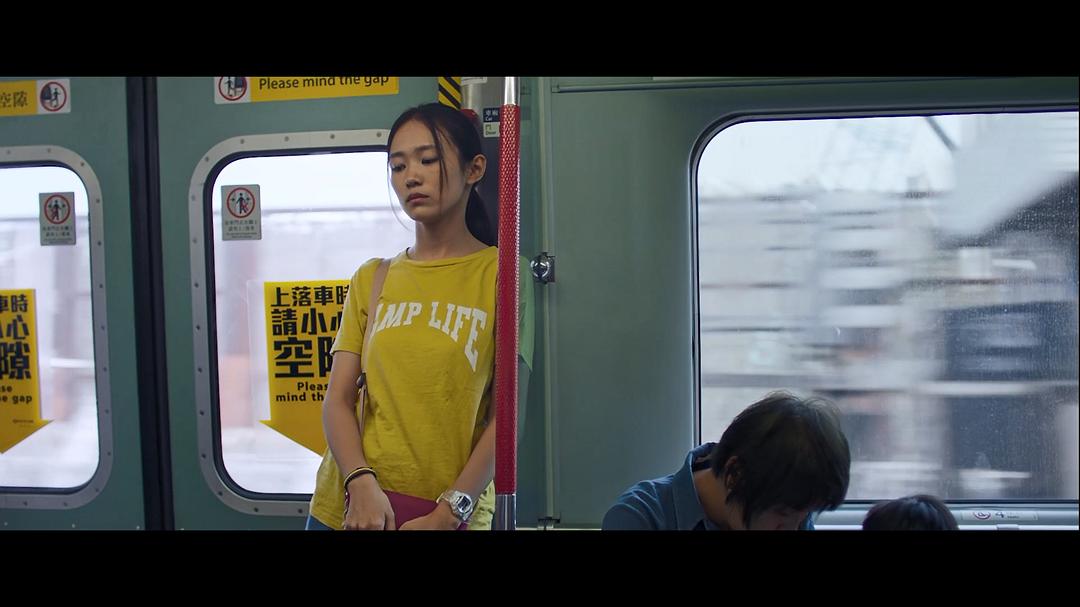 女孩为了一张机票为闺蜜相亲,女孩为了一张机票替富家女相亲