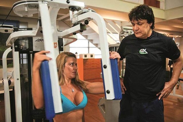 瓒冲潧鍗楃編涓夋澃,瓒崇悆鍗楅儹鍏堢敓