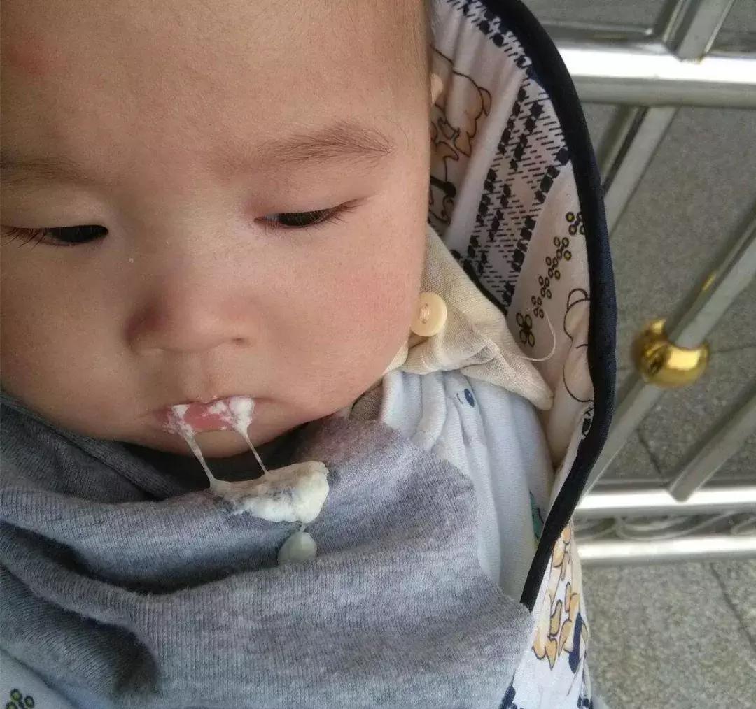 宝宝吐奶的小妙招教你,宝宝吐奶的正确方法小妙招