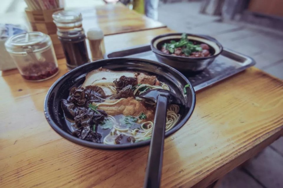 古镇旅游美食推荐,去古镇吃好吃的