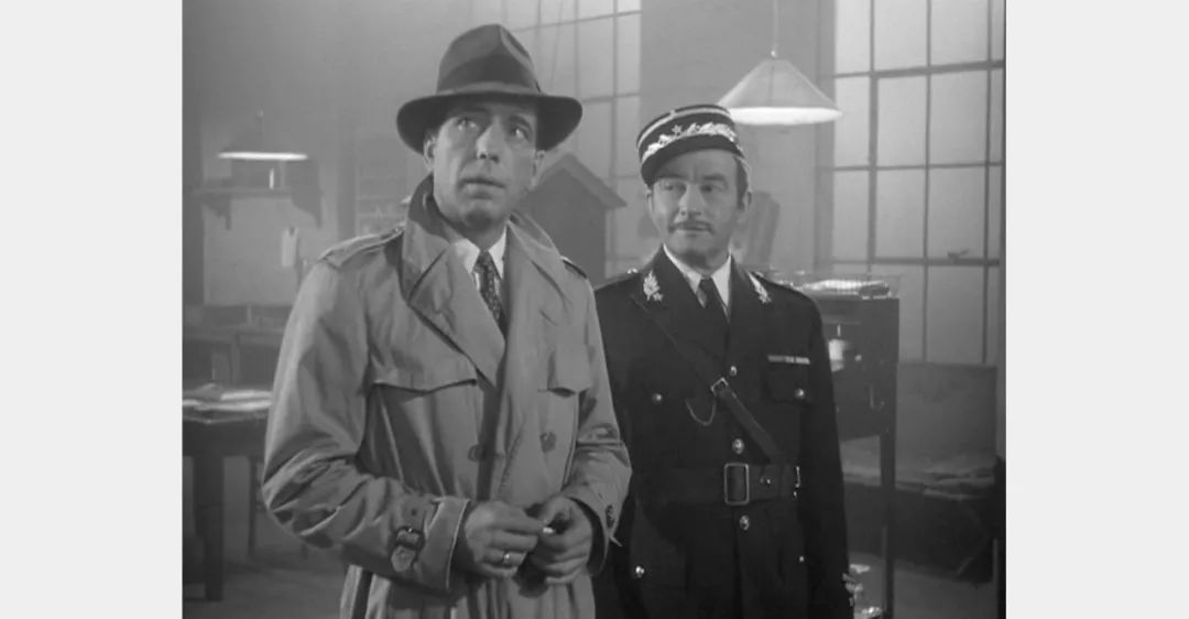 风衣里面穿什么比较搭配男,风衣内穿什么