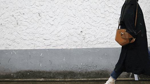 真人版试穿衣服,真人试穿黄金风衣