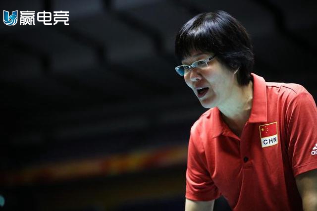 最无体育道德女排球队诞生，遭意美两队痛批，郎平教她们如何做人