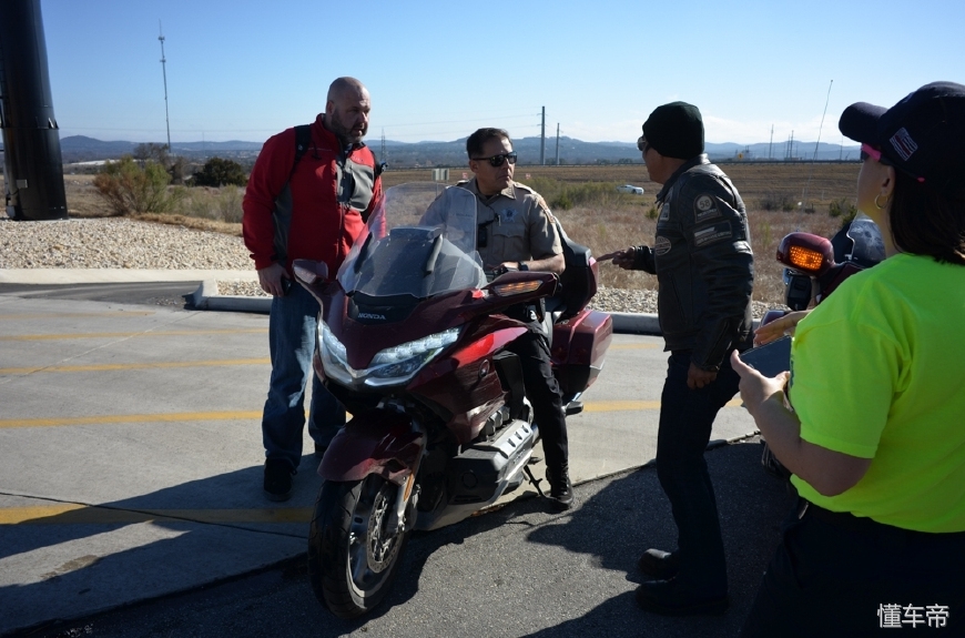 本田金翼gl1800试驾,2022款本田金翼视频试驾