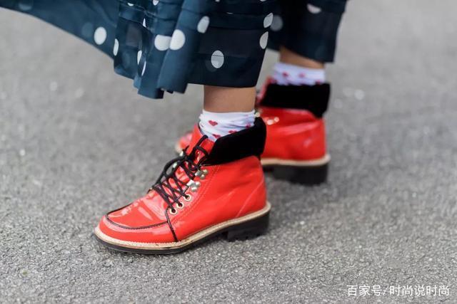 属于袜子的黄金时代来了！学会这些搭配！再也不用傻傻的露脚踝了