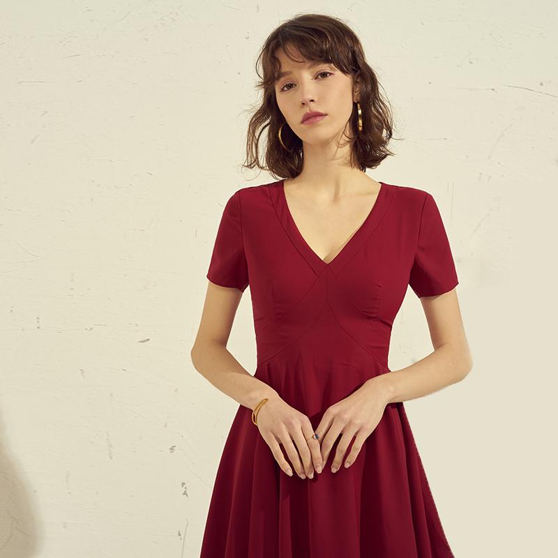 四十岁女人穿显气质的颜色,40左右穿什么颜色衣服显气质