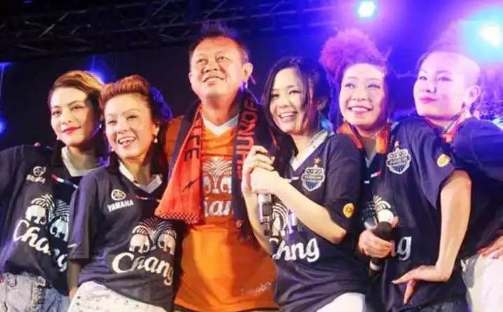 世界十大球场排名榜,世界上最好看的世界杯足球场排名