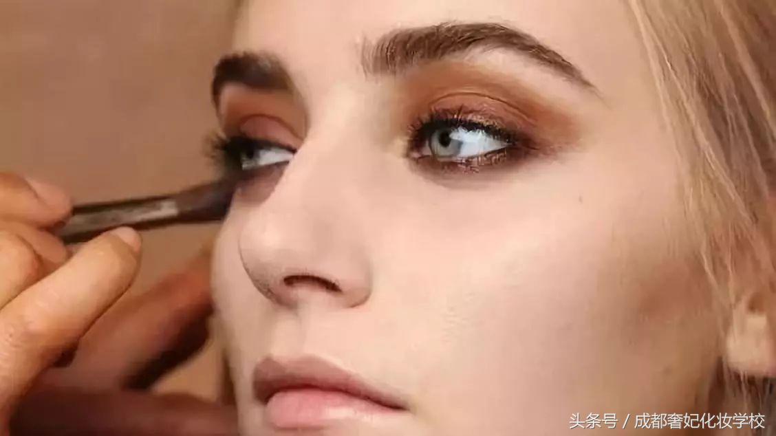 简单的妆容教程修容,简单的妆容教程欧美