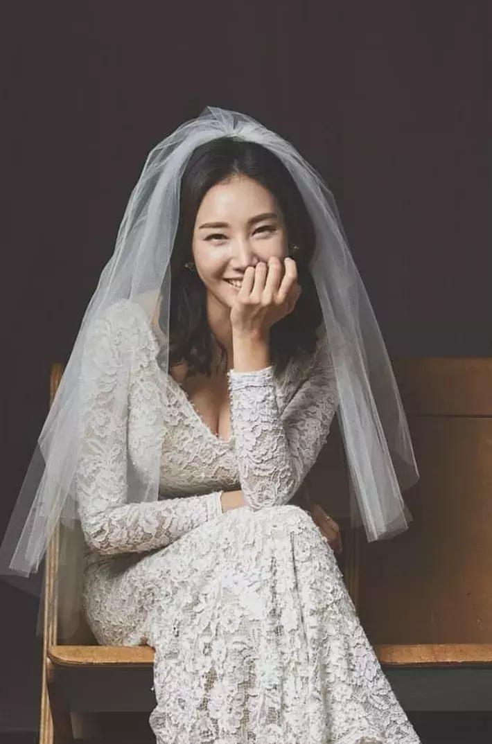 小个子拍婚纱照能拍出高级感,婚纱照拍摄怎么摆姿势更上镜