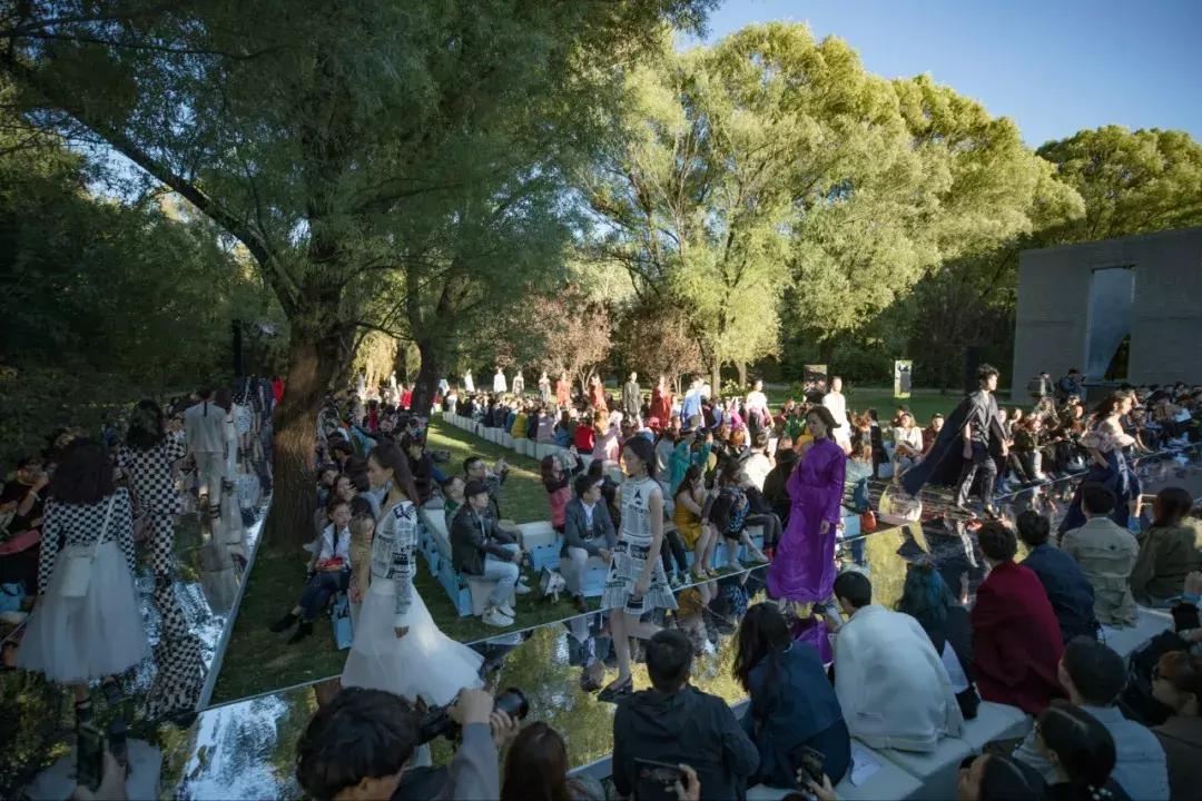 当了导演的叶谦，果然让19SS美得大不一样了！