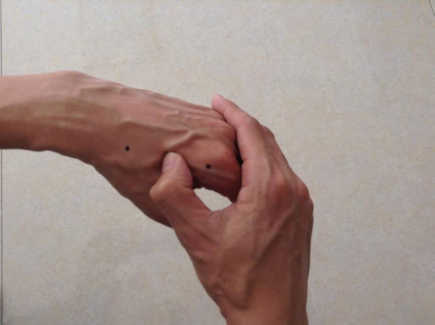 要想气血充足怎样推拿,四个动作疏通经络