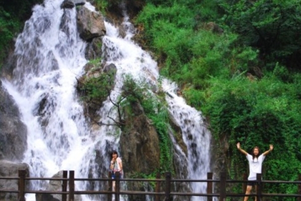 灵岩寺与趵突泉的区别,灵岩寺和趵突泉离多远