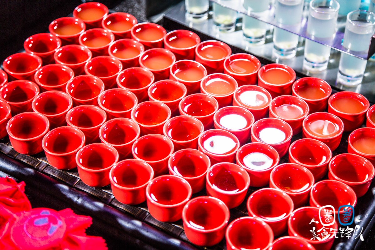 成都凌晨2点还在排队的贰麻酒馆，终于带着大熊猫来南昌了！