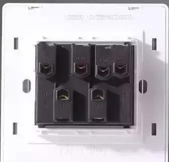 一开三控多控开关怎么接线,双控四灯的接法