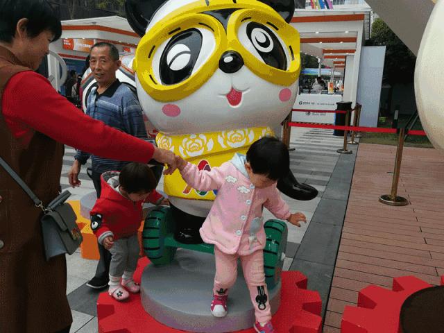 “蓉蓉”诞生记｜来成都高新“菁蓉汇”，不和“蓉蓉”合影就亏啦