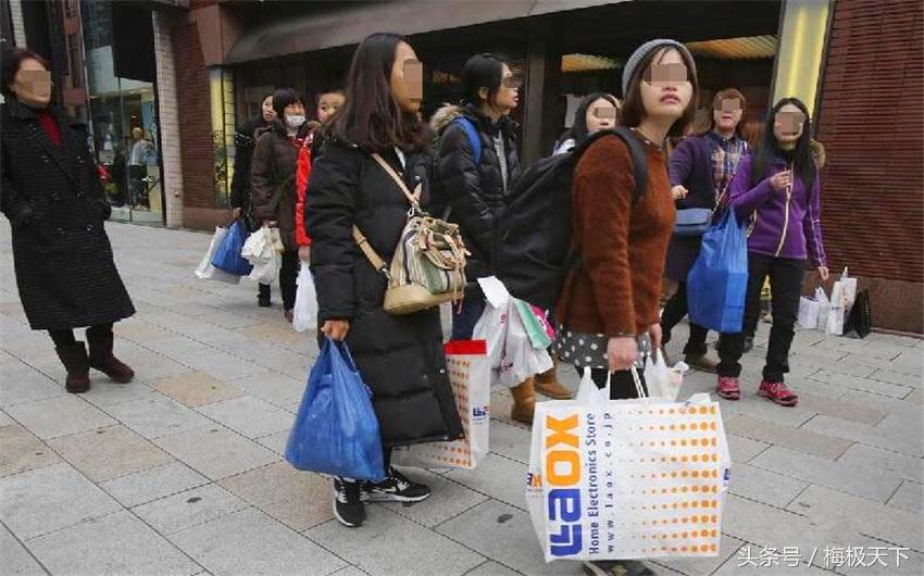 中国游客在韩国开启爆买模式，在机场被罚3万，网友却拍手称赞