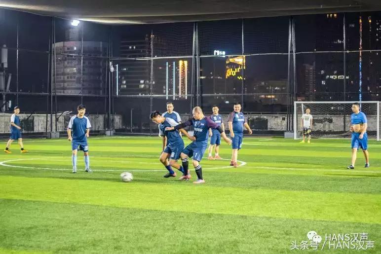 走，一起去武汉奇妙顶楼天台踢球蹦迪撸串