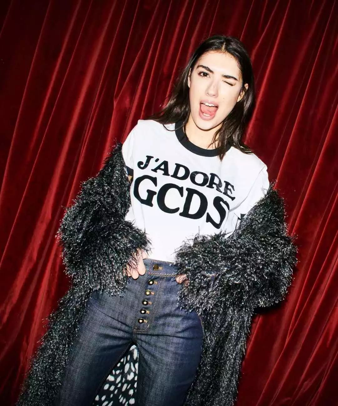 周冬雨穿牛油果绿连衣裙,周冬雨穿芭莎裙