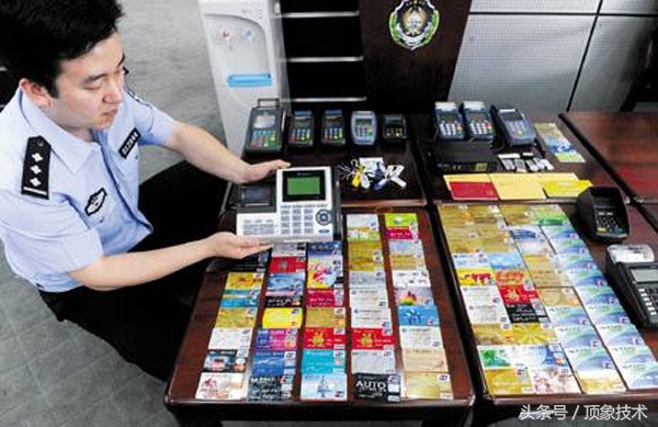 信用卡反欺诈用什么模型,银行对信用卡客户欺诈行为