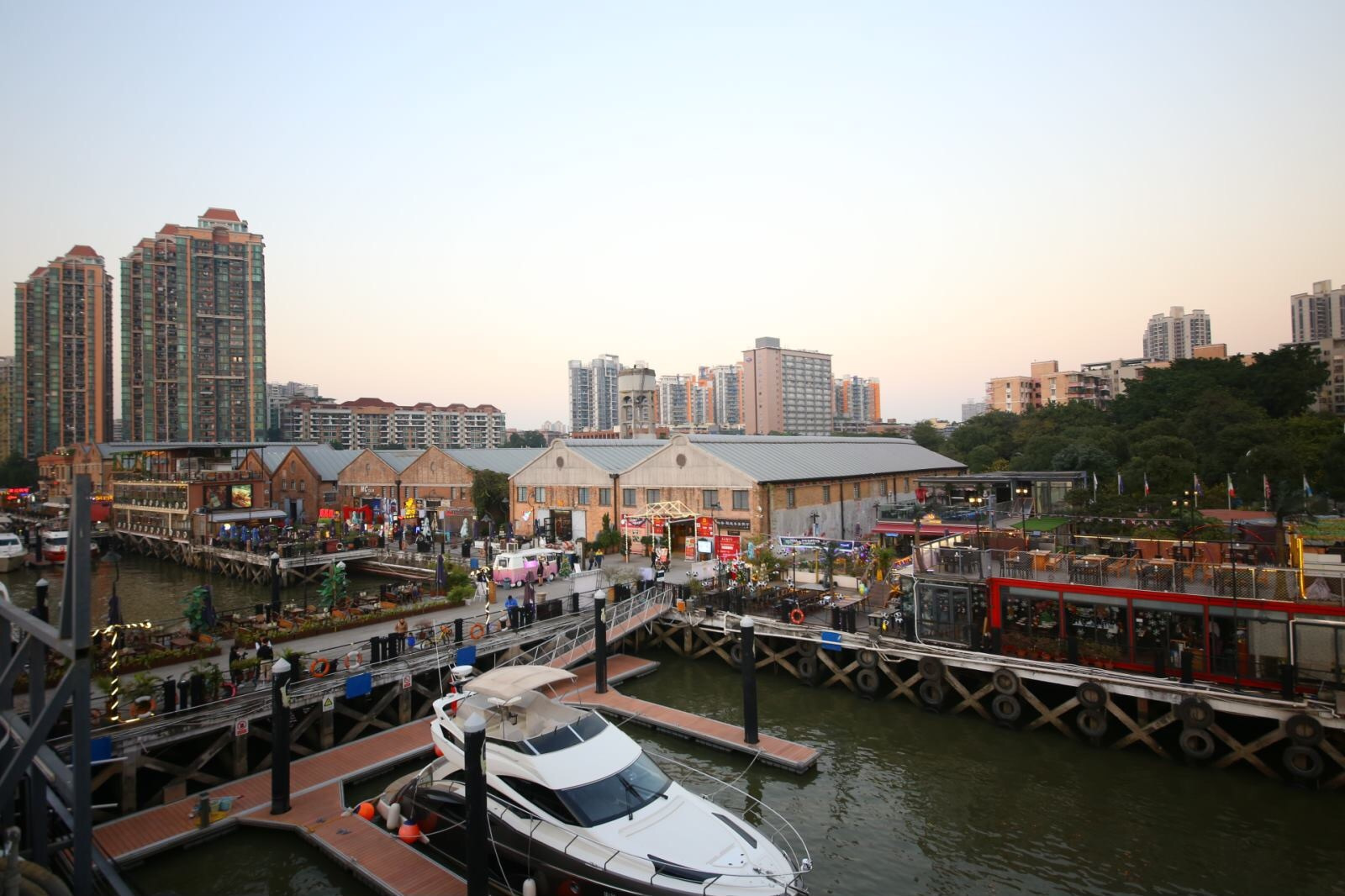 想买包？不用存钱不用代购！乐峰限量包包免费送，展开吸包大计！