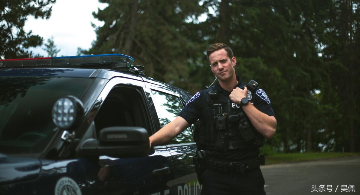 这名警察给他的FR-S换了大V8引擎，但他却不是为了追坏人