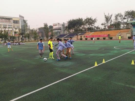 成都梦之队小学免费课程,小学足球梦之队