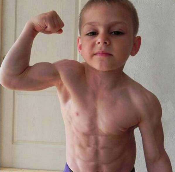 小孩也能练出全肌肉的方法,盘点那些满级练出肌肉的小孩