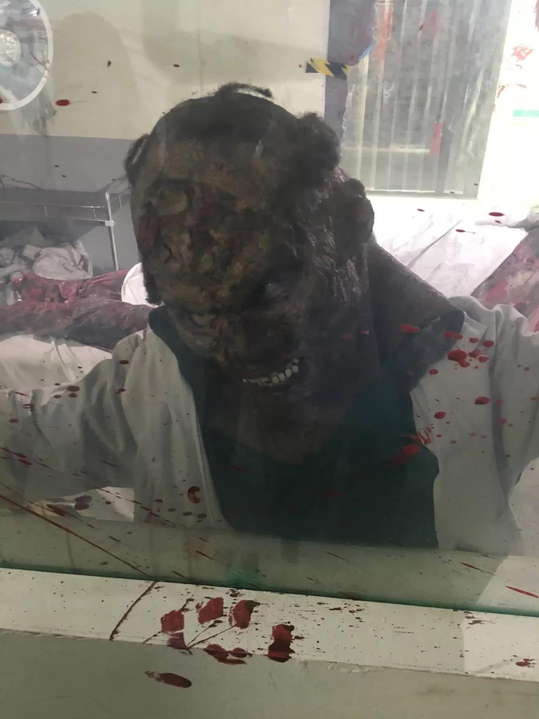 胆量悬殊的二人