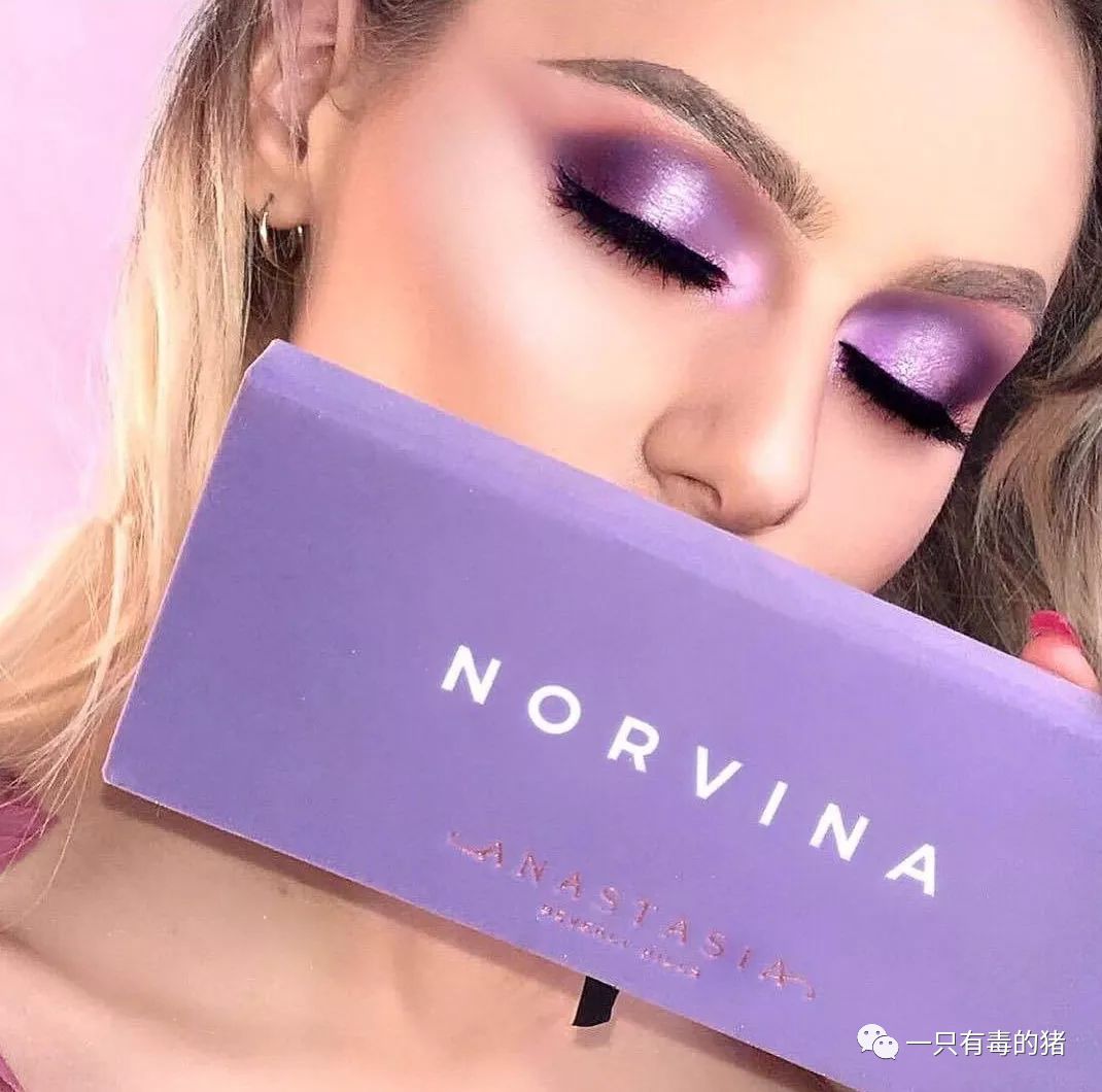 深扒摔跤炫富：原来富婆们20w包包里的东西也没什么了不起