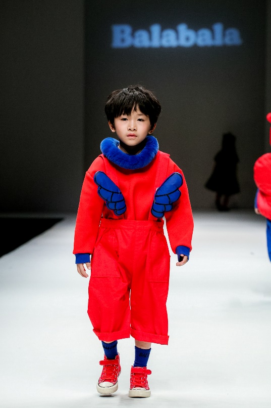 巴拉巴拉唐老鸭羽绒服深蓝,巴拉巴拉迪士尼唐老鸭联名款