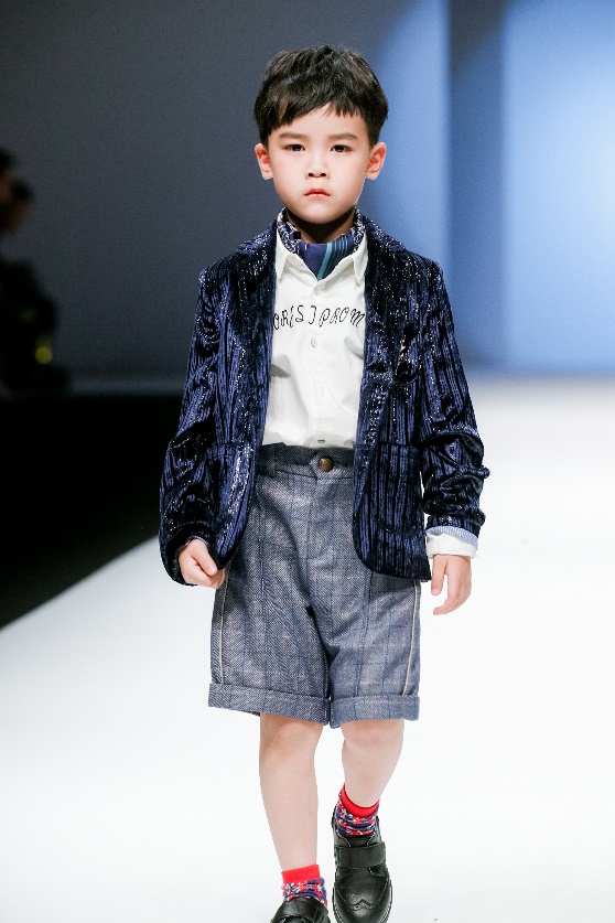 巴拉巴拉唐老鸭羽绒服深蓝,巴拉巴拉迪士尼唐老鸭联名款