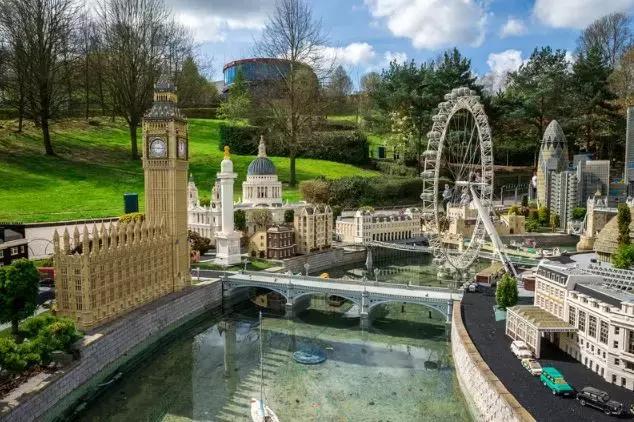 国外如何优雅而不尴尬给小费 (去国外怎么注意小费)