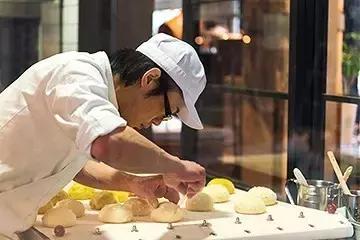 再提起广岛，脑海中不再是那首老歌或是那部黑白的法国电影