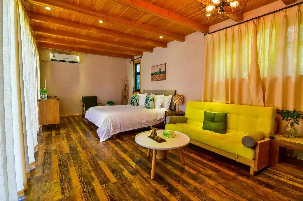 这片媲美京都的红叶之森只藏15栋梦幻树屋，杭州1.5h直达！