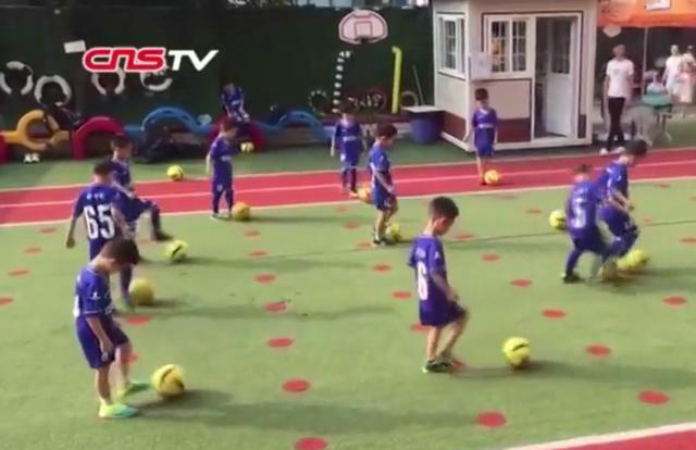 男足工资女足工资对比,男足一人年薪超女足