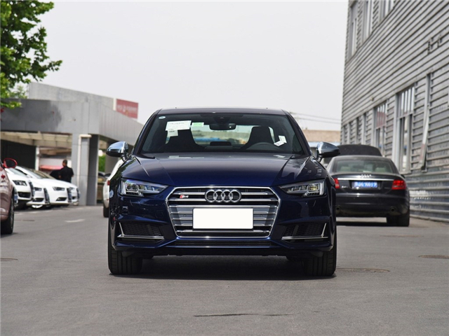 奥迪a43.0四驱quattro有多强,5.9秒破百的奥迪a4