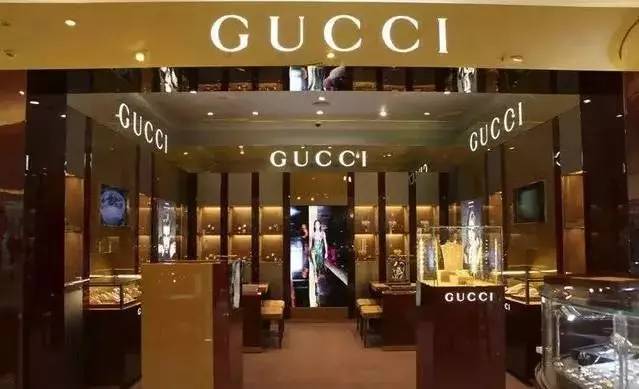 gucci和京东合作的短袖,gucci以假换真怎么样
