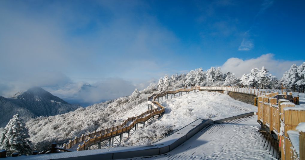 推荐成都周边亲子滑雪泡温泉,成都附近既能滑雪又能泡温泉