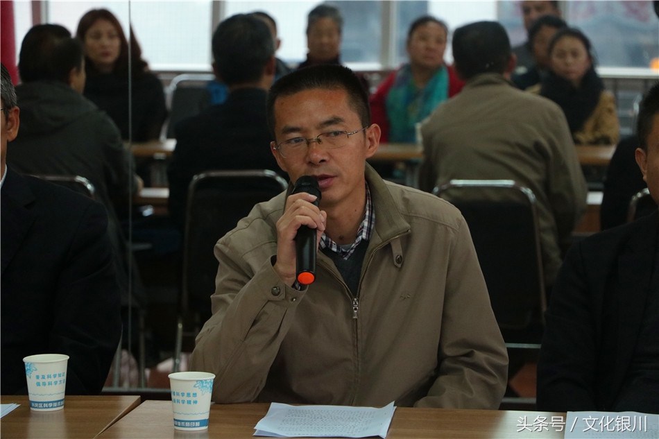 银川市文广局机关干部走进宝南社区与群众“面对面”