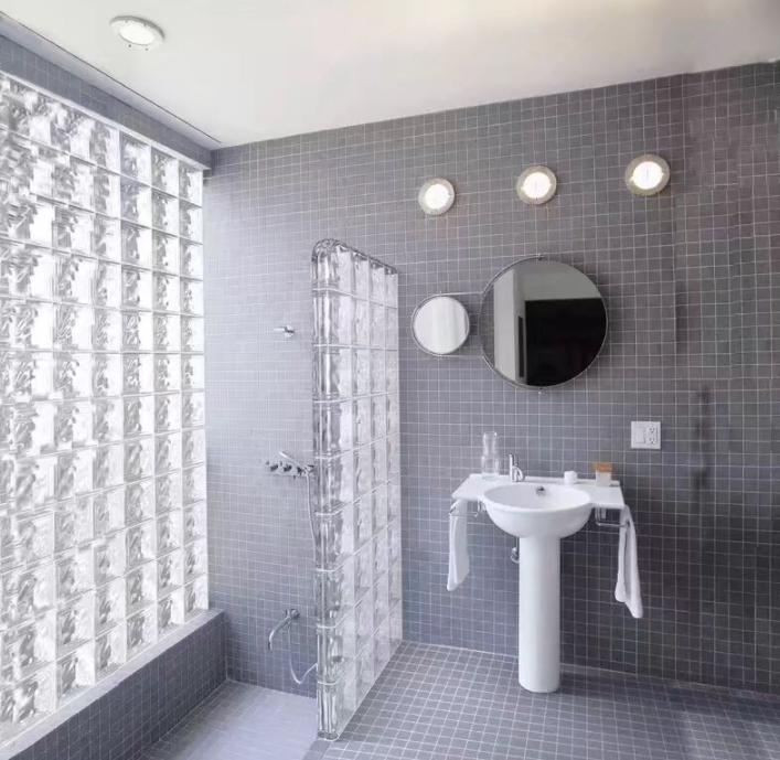 主卧卫生间玻璃隔墙,主卧卫生间全部用玻璃隔断