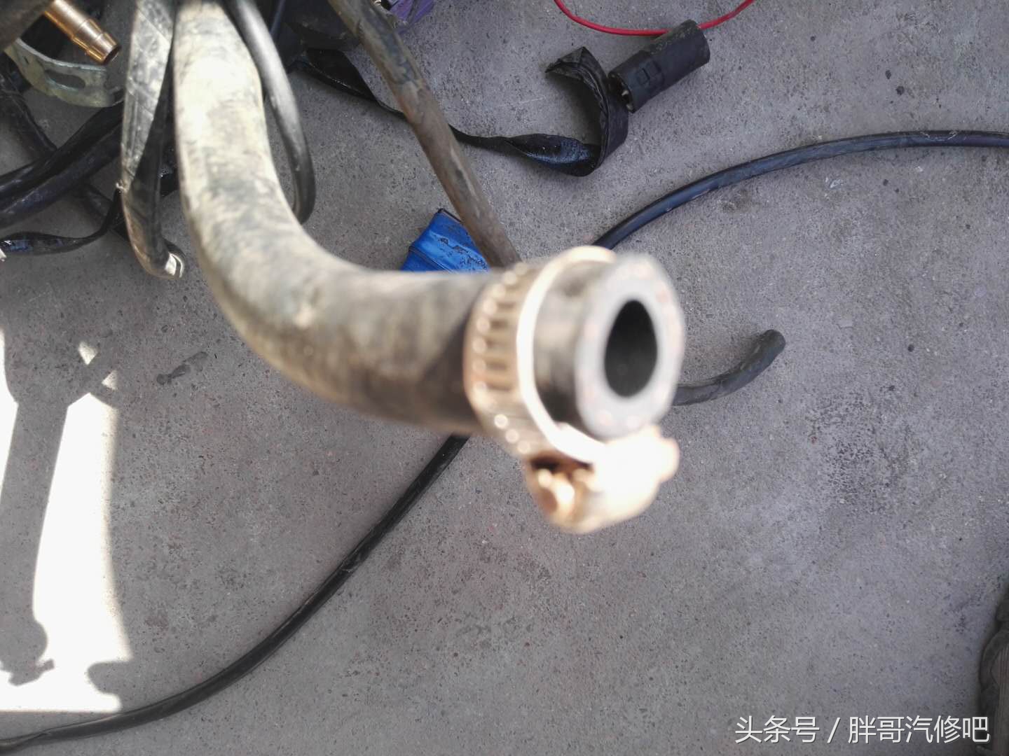 胖哥维修骏捷FRV1挡行程大问题,一根橡胶管解决问题