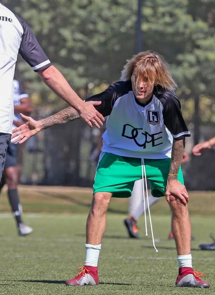 贾斯汀比伯lifeisworthliving现场版,贾斯汀比伯现场照