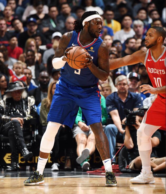 今日球场战靴鉴赏：杜兰特穿鸳鸯配色KD11