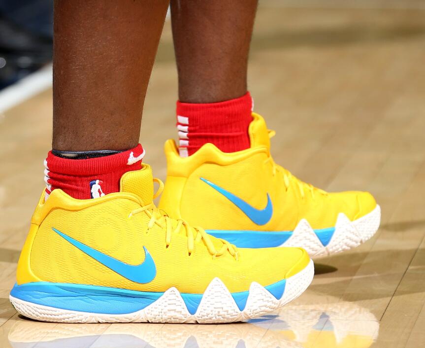 今日球场战靴鉴赏：杜兰特穿鸳鸯配色KD11