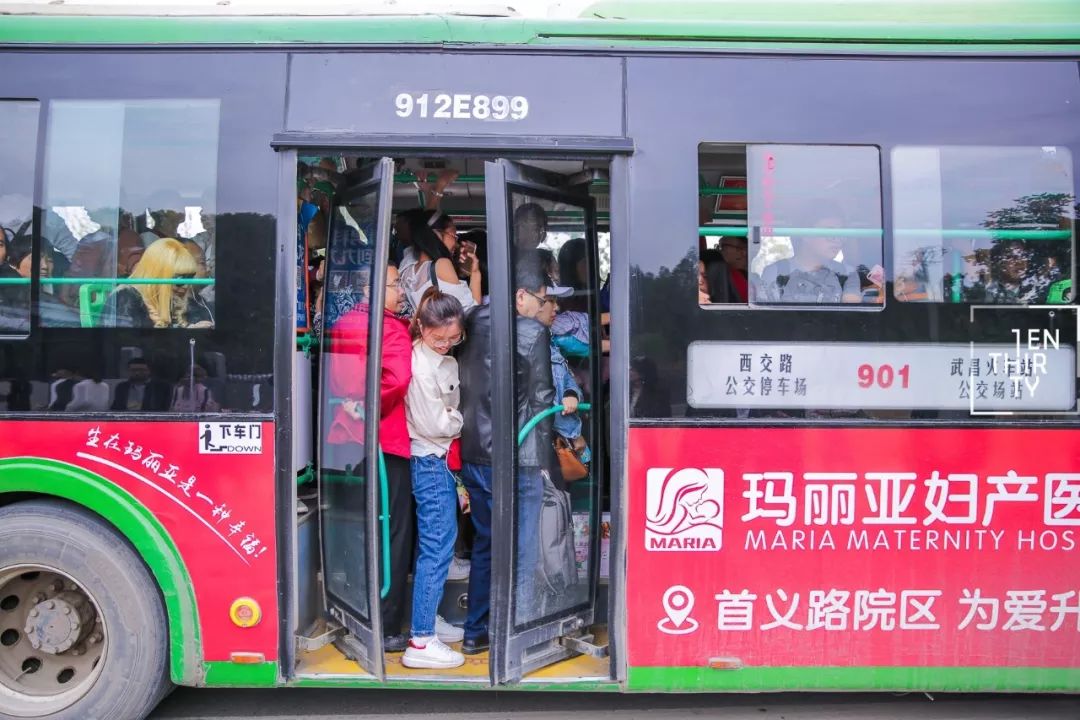 武汉每一辆901，都承载着江夏上万学子的青春！